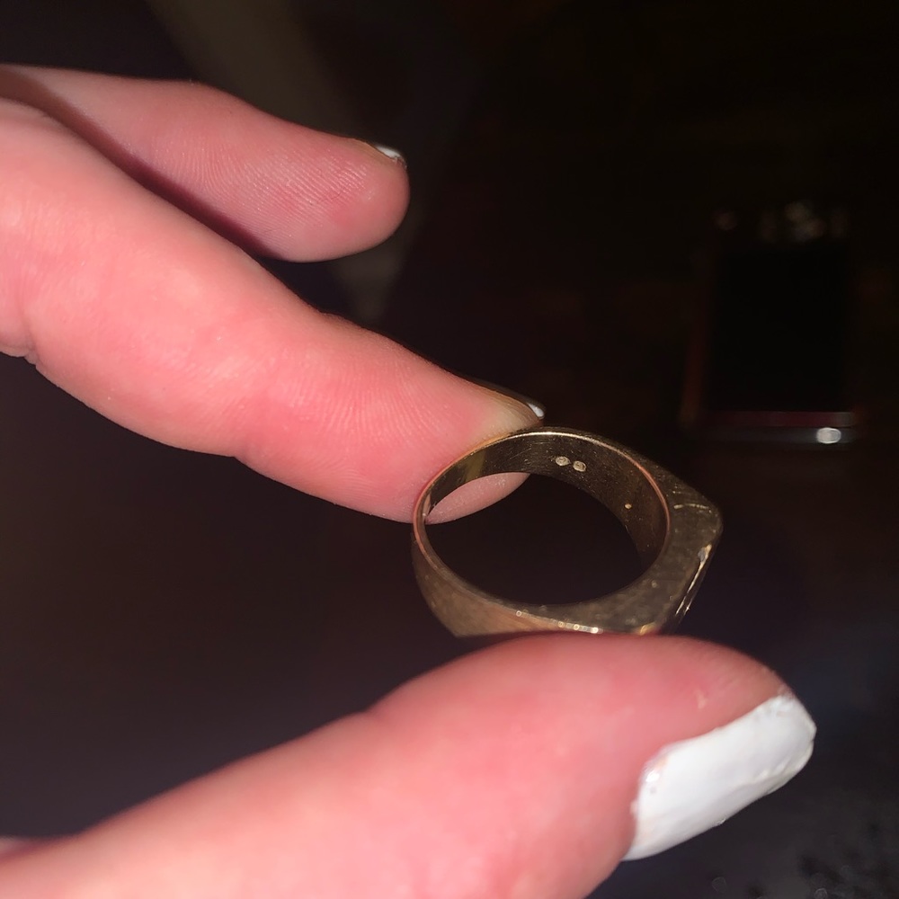 Two Men’s Gold Rings - Picture 7 of 8